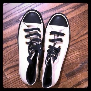 Converse leather sneakers 🌟